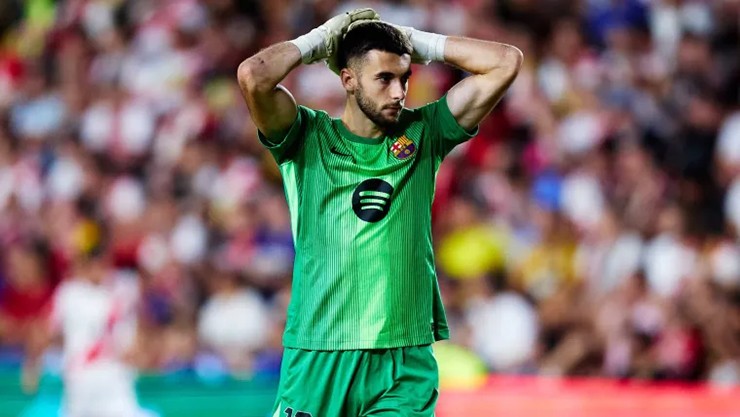 Sai lầm của thủ thành Barcelona ngay lập tức phải trả giá bằng bàn thua.