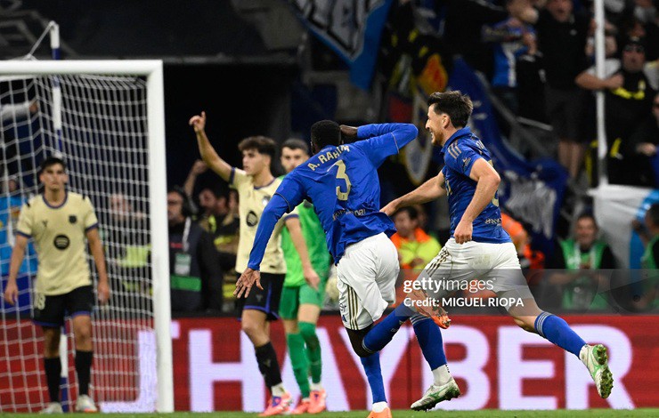 Real Oviedo bất ngờ mở tỷ số sau sai lầm của thủ môn Joan Garcia