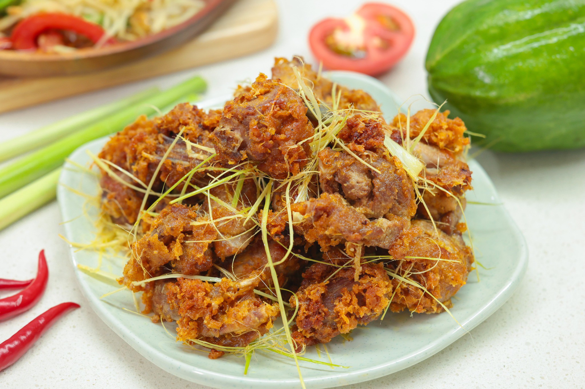 Thành phẩm đạt yêu cầu là khi miếng vịt vàng giòn, thịt chín mềm, dậy mùi riềng sả ăn cơm hay làm mồi nhậu&nbsp;đều ngon tuyệt vời.