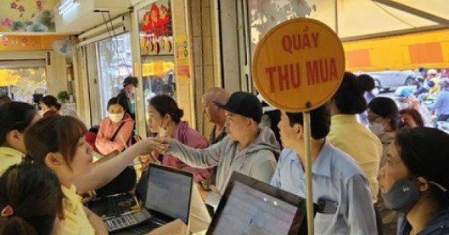 Giá vàng trong nước ngược chiều thế giới