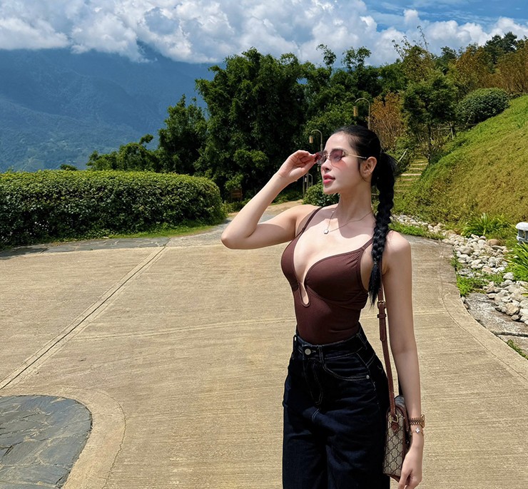 Hot girl "vén váy" chơi pickleball gây tranh cãi: Dàn người đẹp lên tiếng - 4