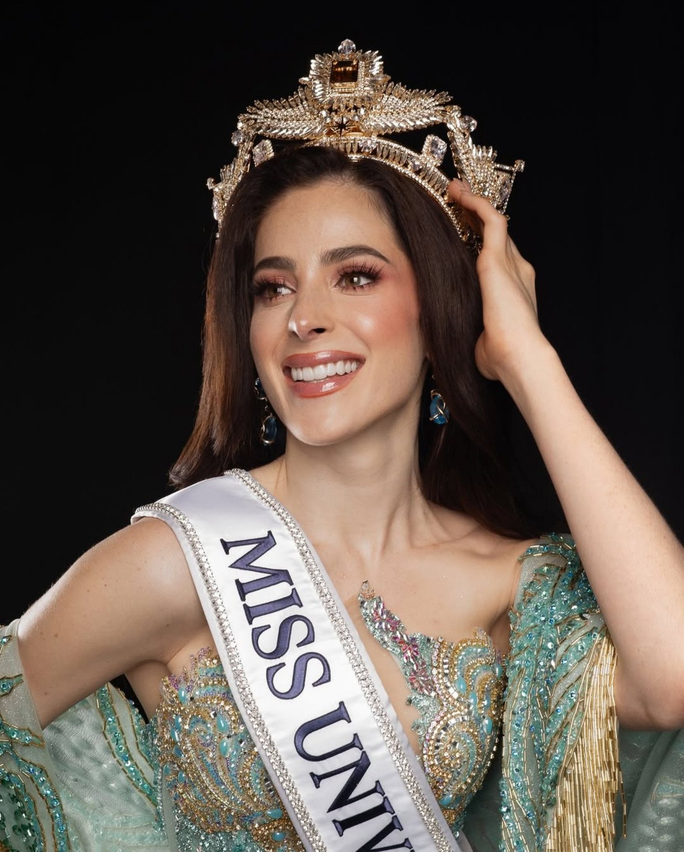 Hoa hậu Hương Giang giành vị trí số 1 trong BXH này ở Miss Universe 2025 - 1