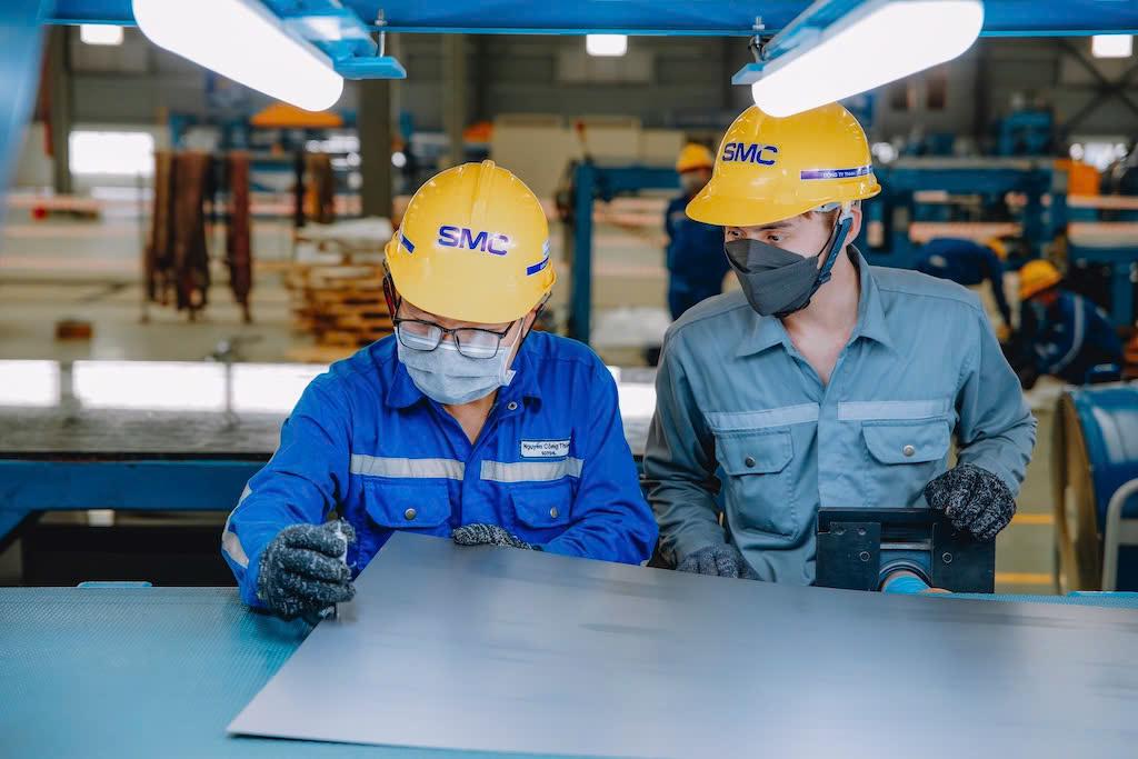 Bà Ý Nhi quyết định rẽ hướng khi gia nhập SMC, doanh nghiệp hơn 37 năm trong ngành thép.