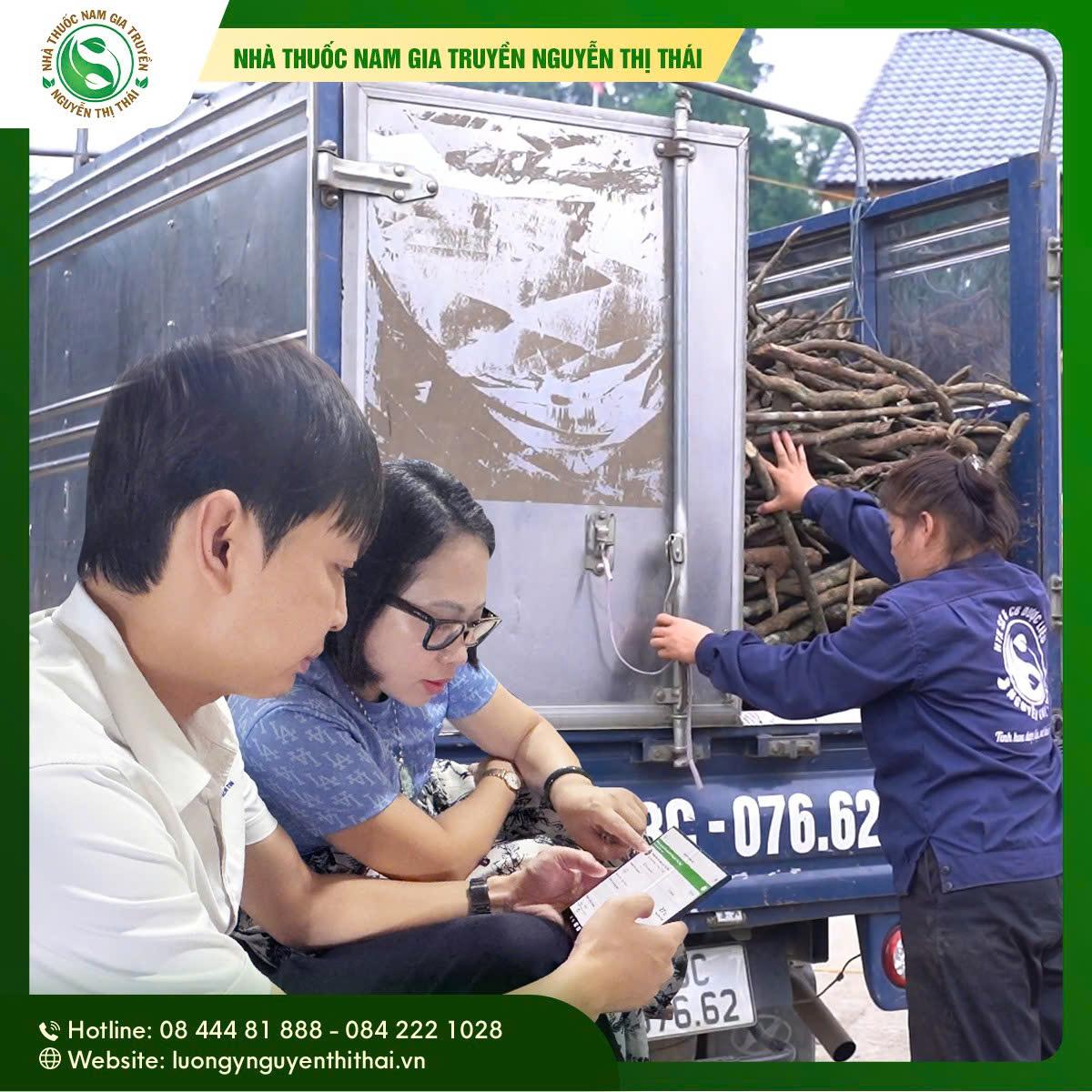 Tiếp nhận phản hồi → Đối chiếu lô → Quyết định xử lý/thu hồi”.“Quản trị rủi ro gắn mã lô.