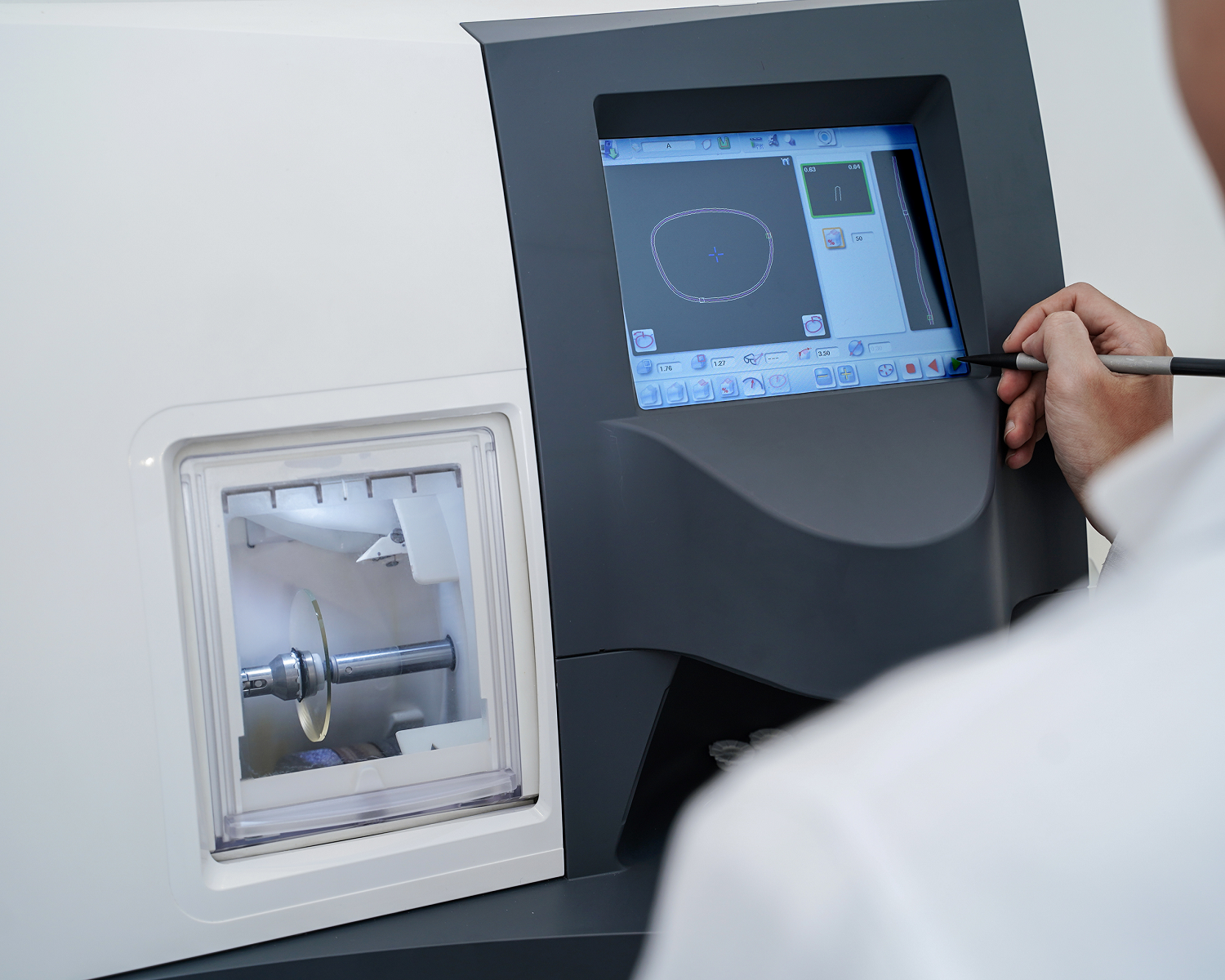 Máy cắt kính tại Hải Triều