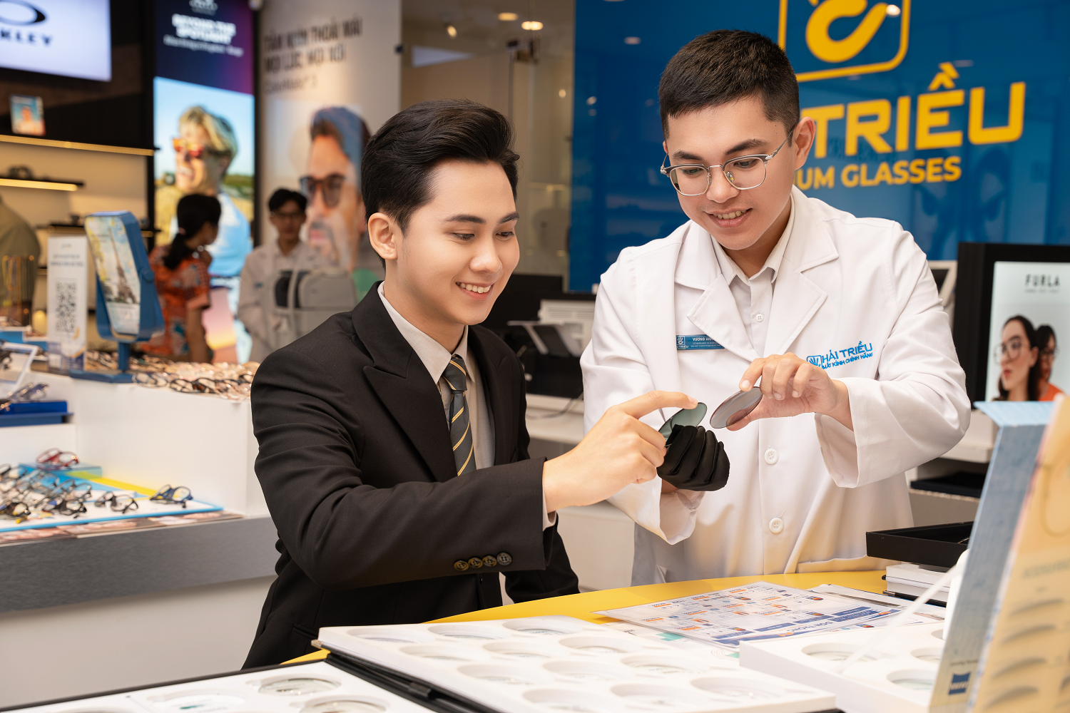 Sự hài lòng của khách hàng là minh chứng rõ nét nhất về chất lượng dịch vụ tại Kính Hải Triều