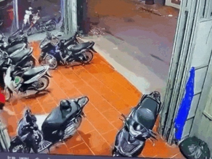 Hà Nội: Đánh bạn gái tại quán bi-a vì ghen tuông, nam thanh niên bị tạm giữ hình sự