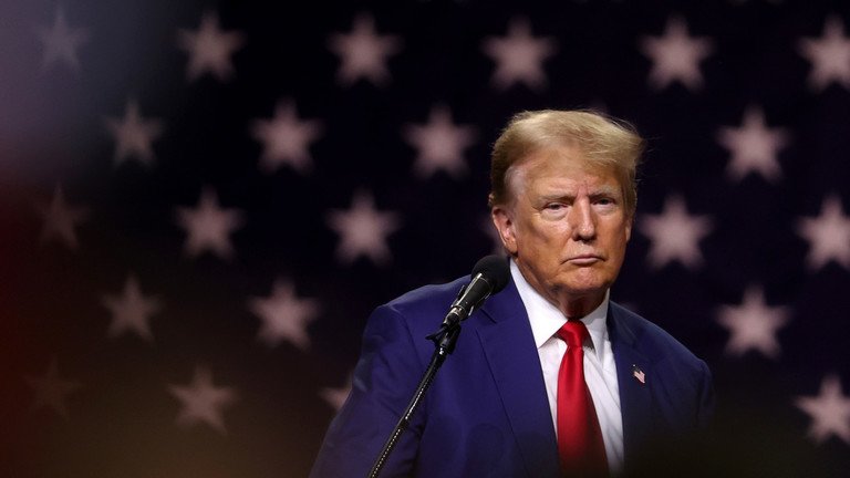 Tuyên bố mới của ông Trump sau khi gọi Nga là "hổ giấy" - 1