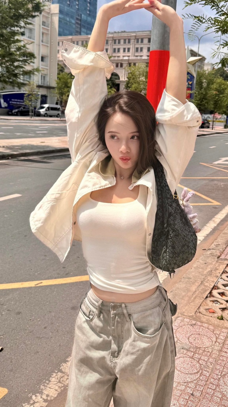 Lê Lý Lan Hương là từng nổi tiếng với biệt danh 'hot girl ảnh thẻ' nhờ tấm ảnh viral trên mạng xã hội, cô nàng để lại ấn tượng với cộng đồng mạng một thời nhờ vẻ đẹp trong trẻo, ngây thơ. (Ảnh: IGNV)