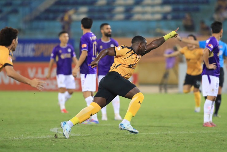 Rimario ăn mừng bàn mở điểm