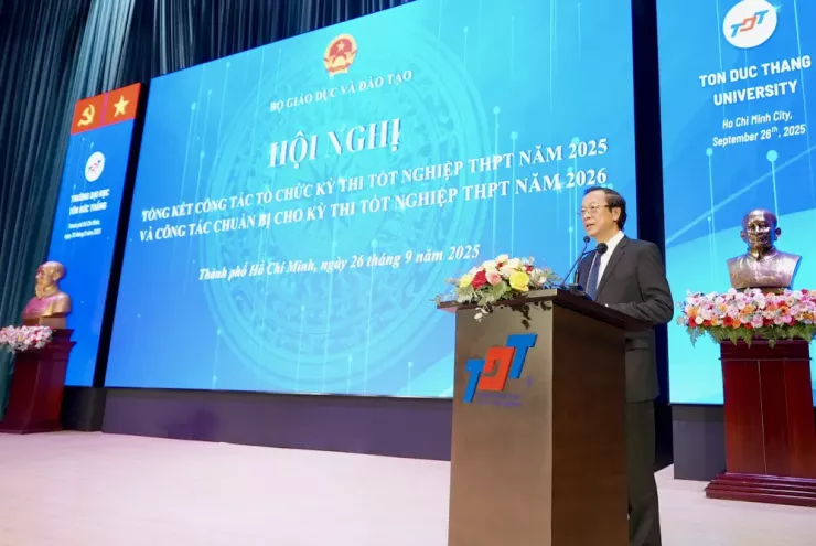 Thứ trưởng Phạm Ngọc Thưởng phát biểu chỉ đạo tại hội nghị. Ảnh: TRƯỜNG ĐẠI HỌC TÔN ĐỨC THẮNG