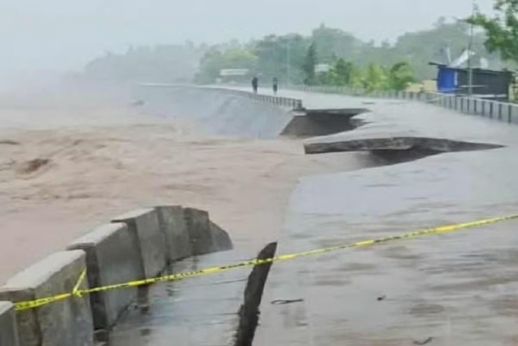 Bão Bualoi gây ra cảnh tượng tan hoang khi quét qua Philippines ngày 26/9. Ảnh: Inquirer.