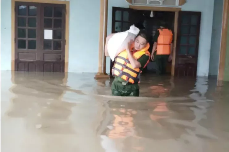 Một số nhà người dân ở xã Quỳnh Văn, tỉnh Nghệ An đã bị ngập sâu.