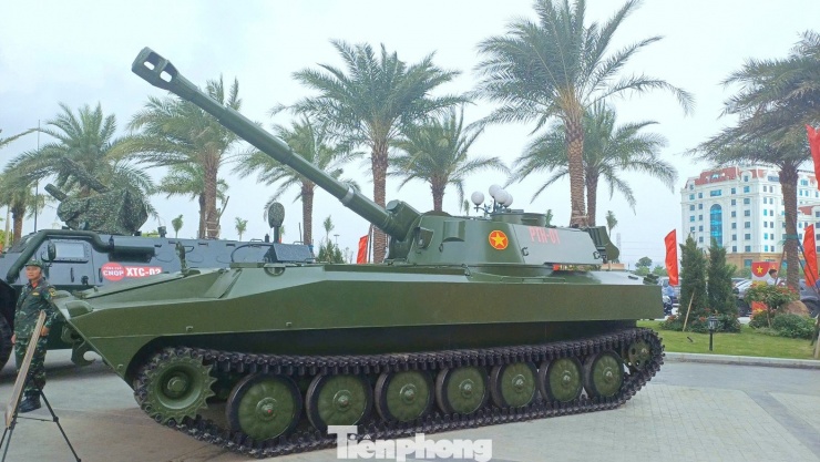 Pháo tự hành PTH-01.