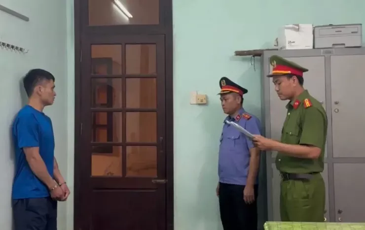 Công an TP Đà Nẵng bắt kẻ khống chế, xâm hại tình dục cô gái giữa đoạn đường vắng. Ảnh: CA