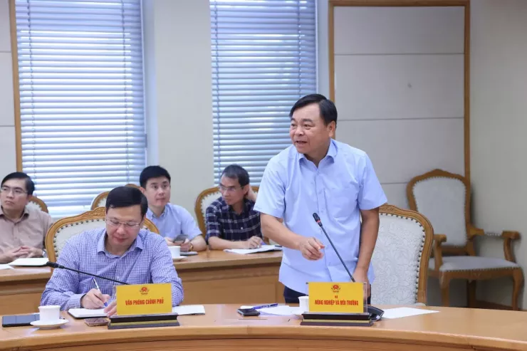 Thứ trưởng Bộ NN&MT Nguyễn Hoàng Hiệp nhấn mạnh các địa phương phải cấm biển ngay từ trưa nay. Ảnh: VGP