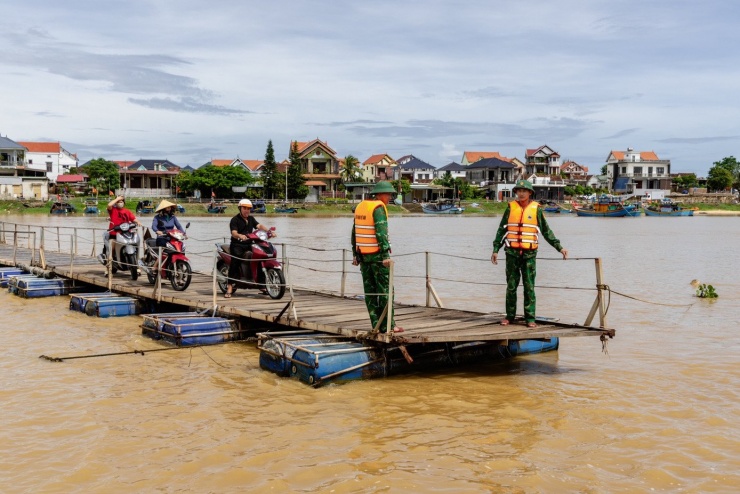 Quân dân Quảng Trị chạy đua với bão số 10 - 2