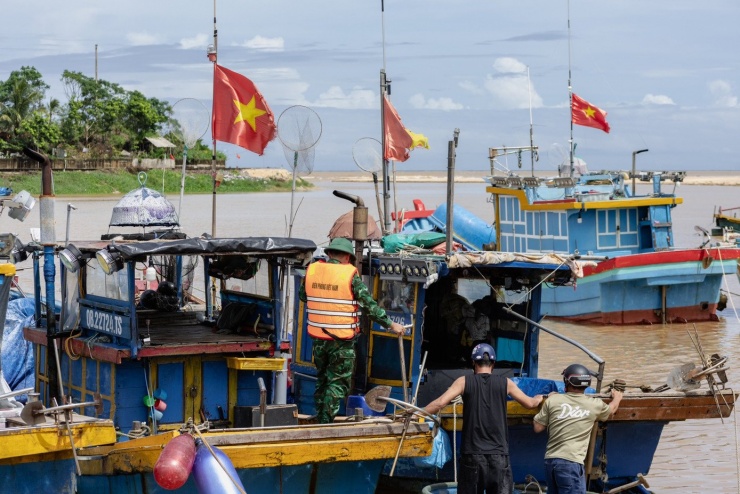 Quân dân Quảng Trị chạy đua với bão số 10 - 10