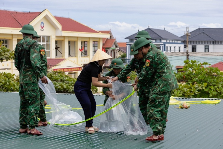 Quân dân Quảng Trị chạy đua với bão số 10 - 16