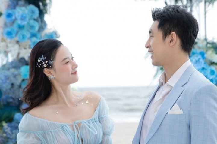 Vợ chồng Midu mặc đồng điệu