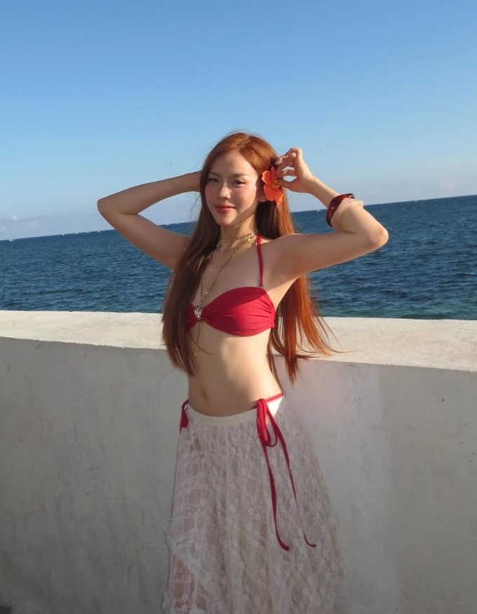 Kiểu áo tắm hai mảnh dáng cơ bản được nhiều người yêu thích vì không lỗi mốt, tôn hình thể tối đa. Ảnh: Instagram Momaid