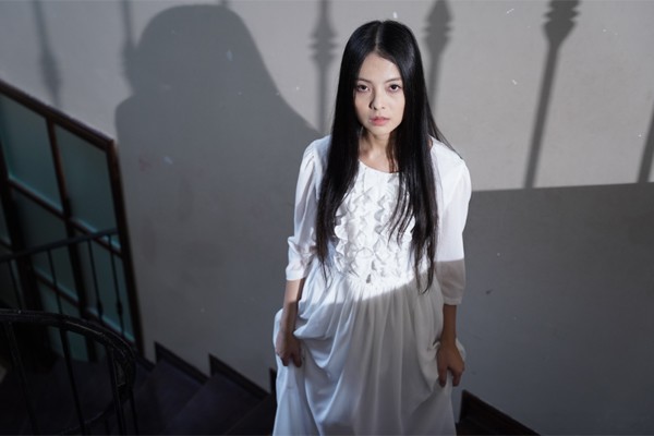 Yu Dương vào vai ma nữ Ngà trong "Đồi hành xác: Tà thuyết đen trở lại". Theo cô chia sẻ, đây là vai diễn khiến cô đổ máu rất nhiều nhưng đó là một trải nghiệm khó quên với cô.