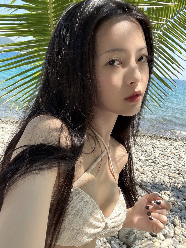 Sau đó, cô được đạo diễn Bùi Thạc Chuyên mời tham gia phim "Lời nguyền huyết ngải". Từ thành công của "Lời nguyền huyết ngải", Yu Dương tham gia nhiều phim điện ảnh khác: Cô dâu đại chiến 2, Rừng xanh kỳ lạ truyện, Thang máy…