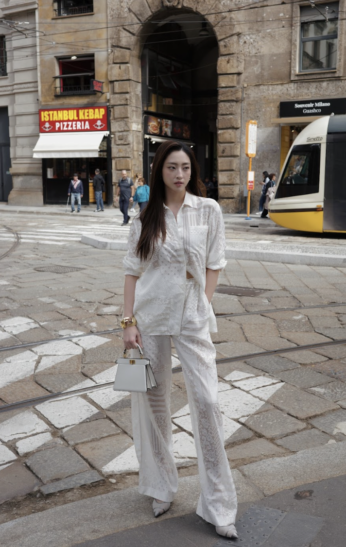Lương Thùy Linh diện cả cây đồ hiệu Fendi nổi bật tại Milan - 9