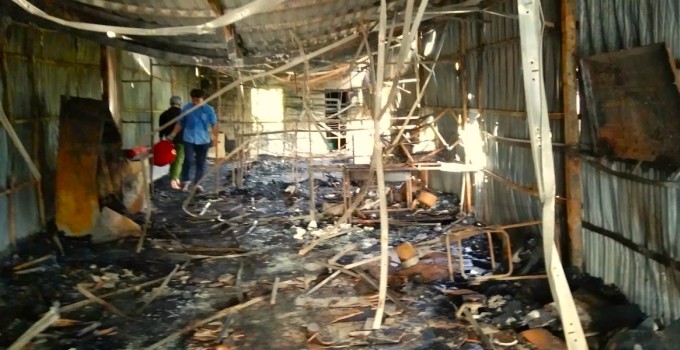 Căn nhà của vợ chồng anh Hiếu bị thiêu rụi. Ảnh: Minh Anh
