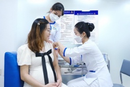 Việt Nam lần đầu có vắc xin phòng bệnh hô hấp do RSV, bảo vệ mẹ bầu, trẻ nhỏ và người cao tuổi