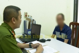 Khởi tố vụ bố bạo hành con đẻ vì ‘mẹ không gửi tiền về’