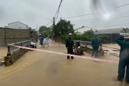 Tin tức trong ngày - Hình ảnh ngập lụt mênh mông do bão số 10 Bualoi gây ra tại Huế