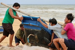 Tin tức trong ngày - Quân dân Quảng Trị chạy đua với bão số 10