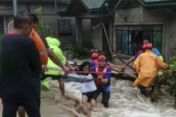 Bão Bualoi vào Biển Đông sau khi đổ bộ Philippines làm ít nhất 10...
