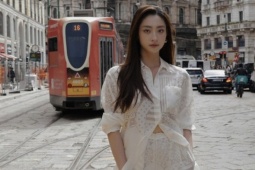 Lương Thùy Linh diện cả cây đồ hiệu Fendi nổi bật tại Milan