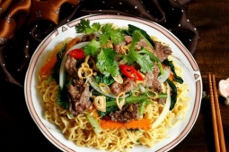 Mẹo xào mì không chần nước sôi, ít dầu mỡ