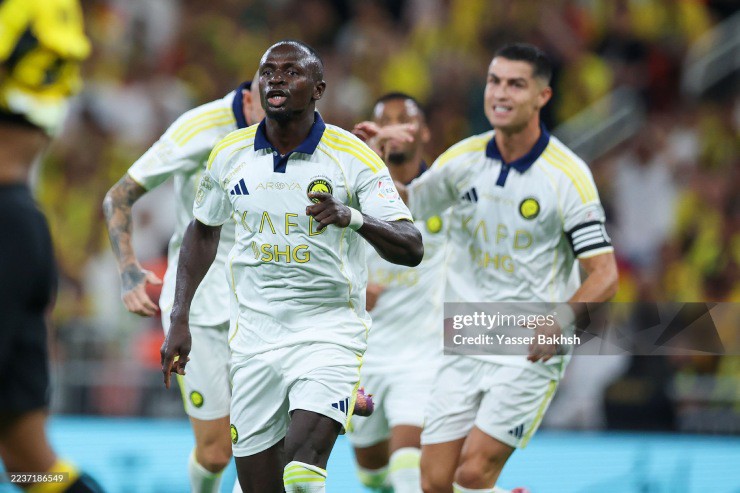 Video bóng đá Al Ittihad - Al Nassr: Siêu phẩm Mane, Ronaldo nhấn chìm đội Benzema (Saudi League) - 1