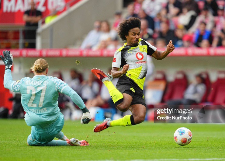 Dortmund nhẹ nhàng giành 3 điểm