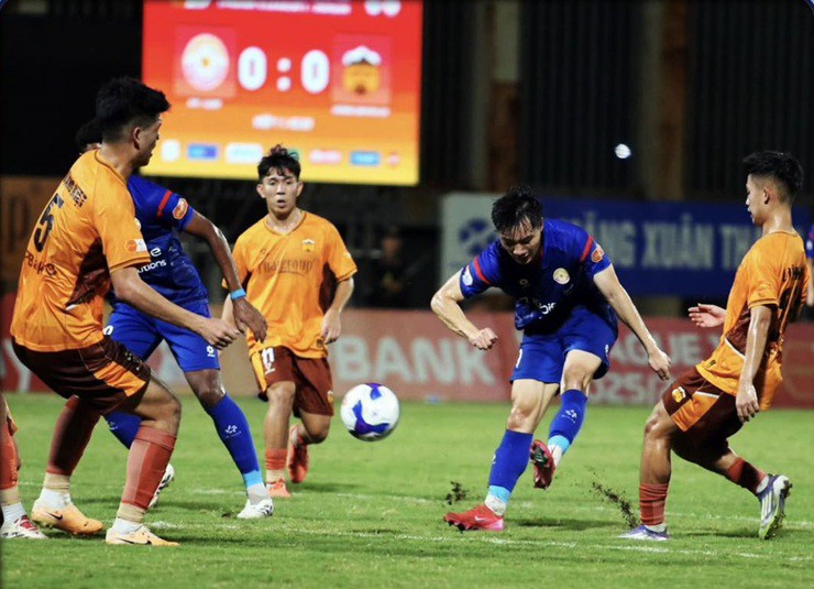 HAGL chia điểm trên sân của PVF-CAND