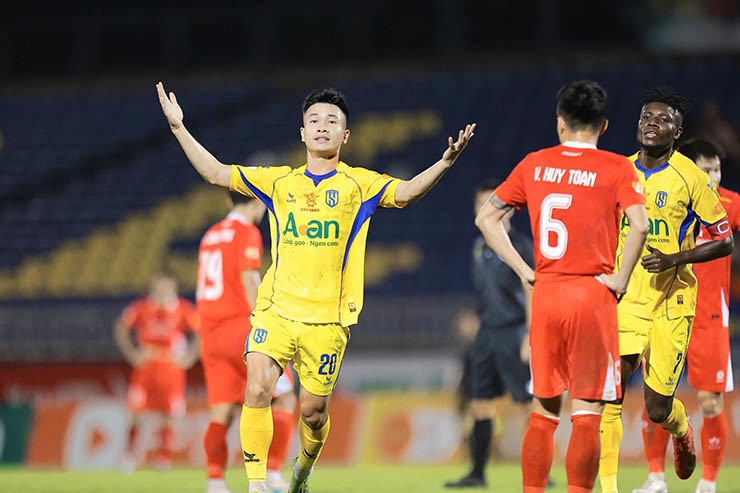 Trực tiếp bóng đá SLNA - Công an TP.HCM: Chủ nhà bất lực, chấp nhận thua đau (Hết giờ) - 1