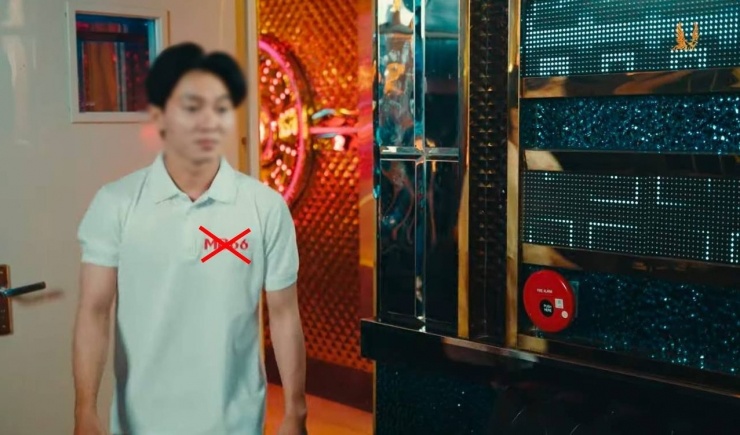 Logo web đánh bạc xuất hiện trong MV của nhóm Ngũ hổ tướng thổi bùng tranh cãi.