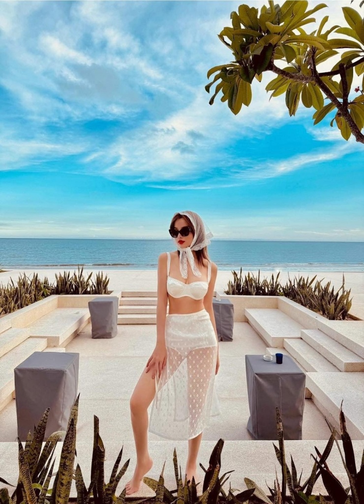 Vài năm gần đây, Huyền Baby quyết định hoạt động nghệ thuật trở lại với nhiều tiết mục gây chú ý. Sự xuất hiện của cô trên sân khấu nhanh chóng tạo hiệu ứng mạnh mẽ.