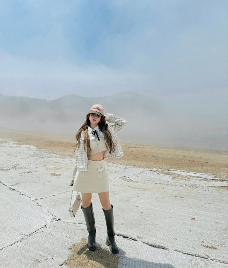 'Phú bà' Huyền Baby diện đồ bơi 'đu trend' TikTok gây xôn xao - 10