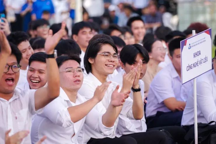 Sinh viên Trường ĐH Bách khoa (ĐH Quốc gia TP.HCM) trong ngày khai giảng. Ảnh: NHƯ QUỲNH