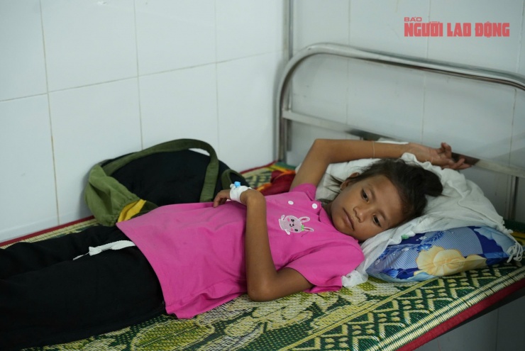 Các em là những học sinh người Bru - Vân Kiều