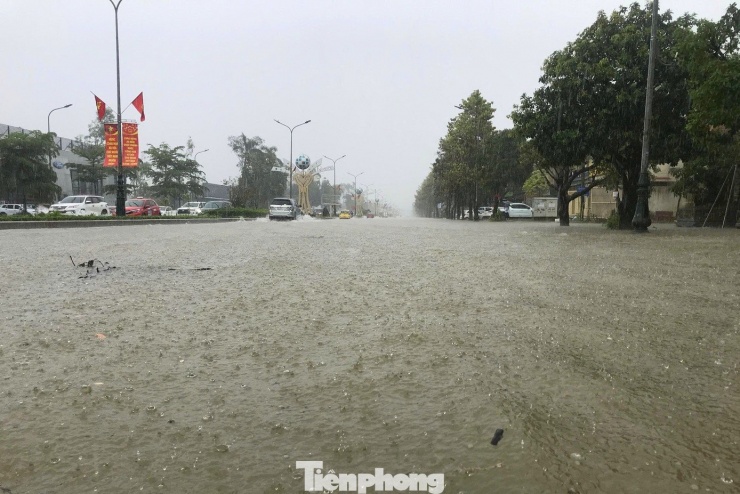 Bão gây mưa lớn ở Nghệ An.