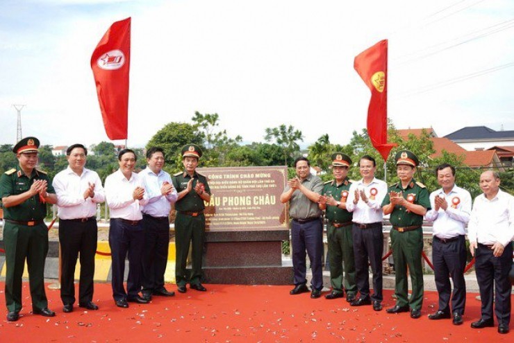 Khánh thành cầu Phong Châu sau 9 tháng cấp tập thi công