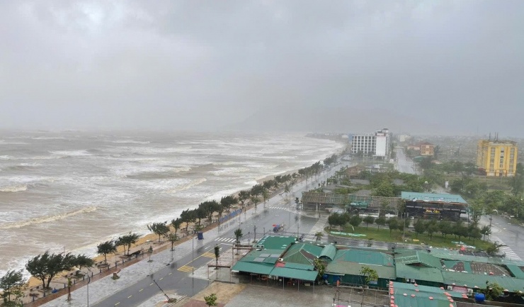 Khu vực biển Thiên Cầm (Hà Tĩnh) chiều 28/9, trước khi bão số 10 Bualoi đổ bộ. Ảnh: Thiện Lương