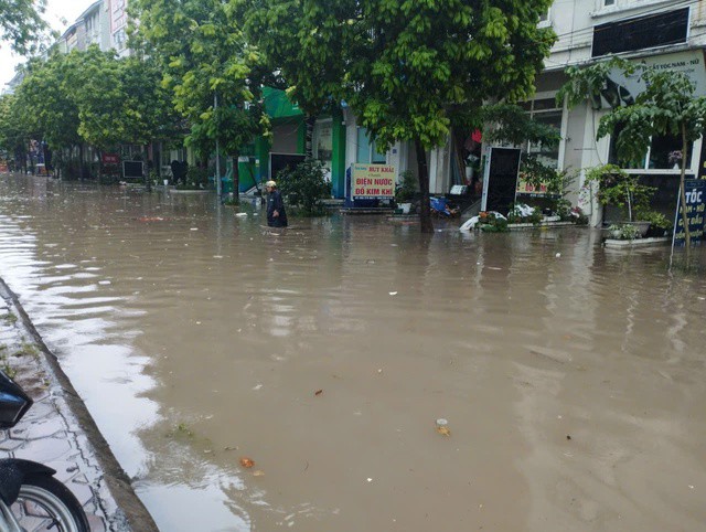 Nhiều nơi mưa rất lớn do tác động của bão số 10.