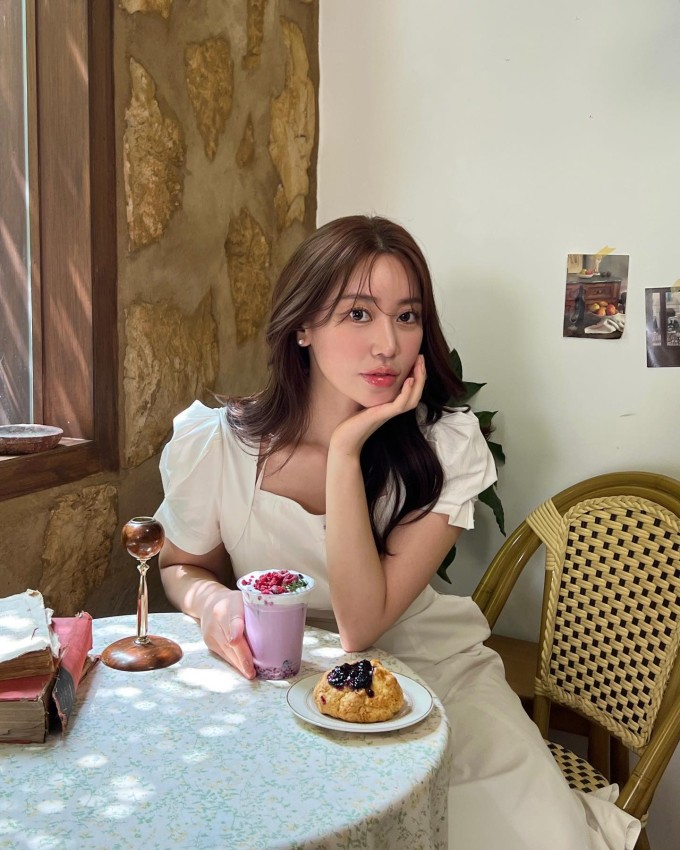 Hiện tại, khi đã về mức cân lý tưởng, có vóc dáng nuột nà, Raemi nới lỏng chế độ ăn, song vẫn duy trì quy tắc hạn chế tinh bột, không ăn sát giờ ngủ và chăm vận động để tránh dư thừa calo.